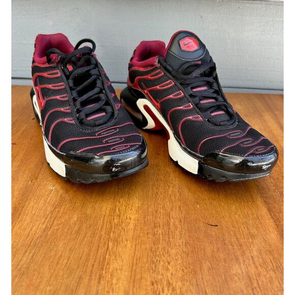 Nike Air Max Plus TN Black Red Kids Youth 3.5Y Tuned Air Sneakers - Picture 4 of 8
